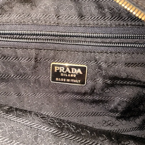 Vintage Prada Black Shoulder Bag with Gold Chain - Picture 4 of 6
